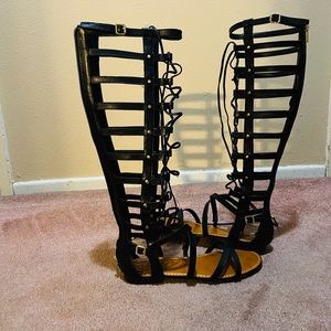 Vince Camuto black gladiator sandals size 6.5M